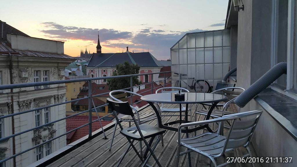 Apartments Vorsilska Прага Экстерьер фото